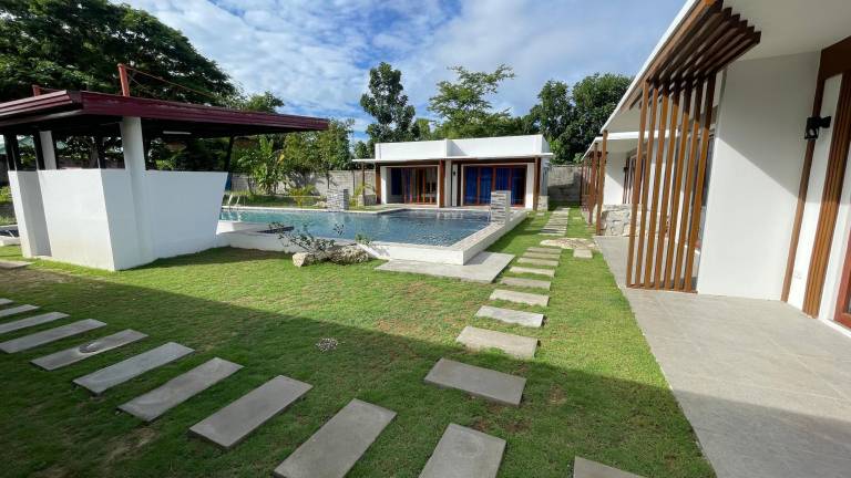 Bluewaves Hostel & Villa Panagsama by Hiverooms in Moalboal
