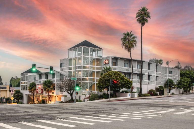 Best Western Plus All Suites Inn in Santa Cruz