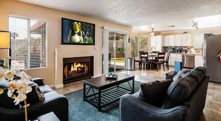 Fully equipped big vacation home with private pool, terrace & barbeque | Perfect for remote work | Pets allowed — photo 2