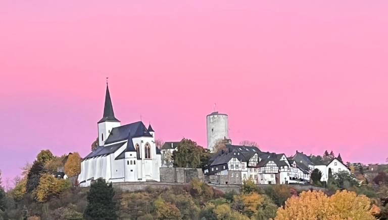Rental apartment with barbecue & yard | Mountain view in Cologne