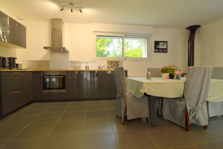 Family-friendly vacation home with yard, barbecue & patio | Nature view | Pets allowed — photo 4