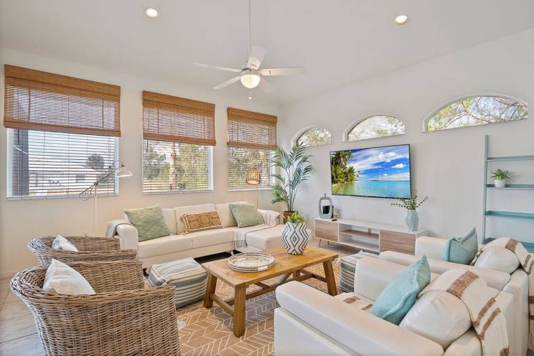 Casa Coral- Heated Infinity Pool Canal Home — photo 2