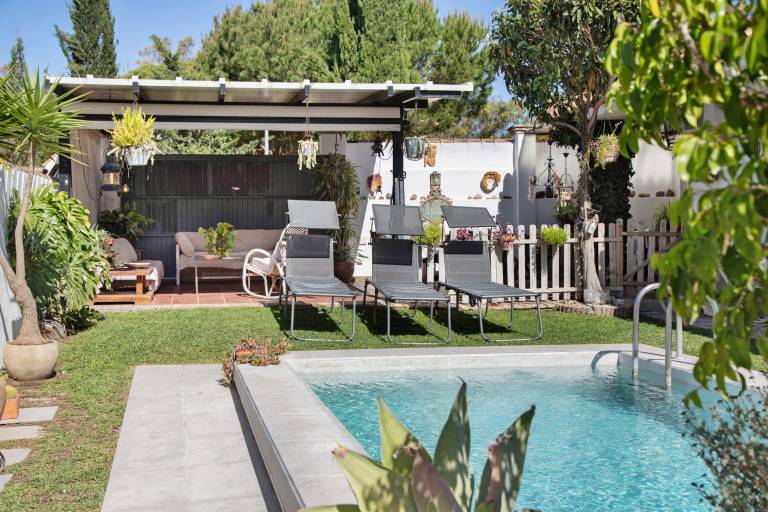 Child-friendly vacation home with terrace, private pool & BBQ | Garden view | Suitable for remote work | Pets allowed — photo 2