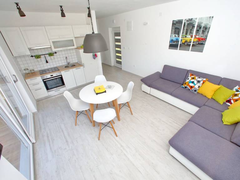 Große Wohnung in Bibinje mit Möblierter Terrasse — photo 2