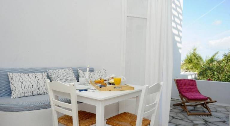 Vacation home with patio & yard — photo 5