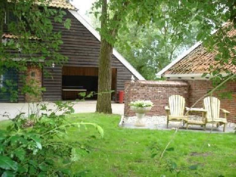 House with patio & garden | Nature view — photo 4