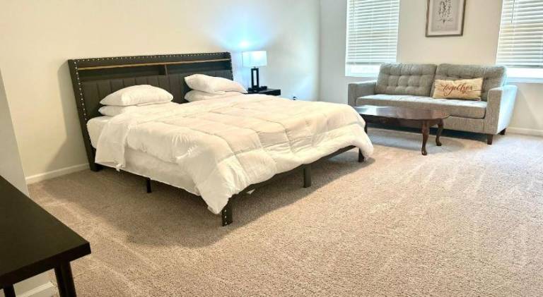 Beautiful Spacious Family-Friendly Home — photo 2