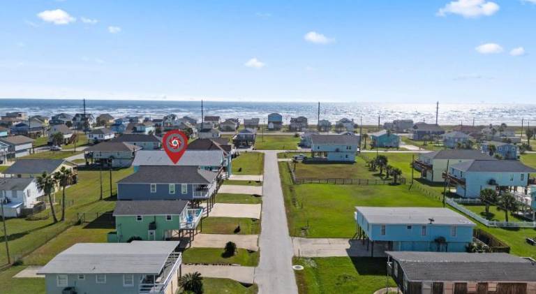 Beautiful house | Close to the beach | Dogs allowed in Galveston, TX