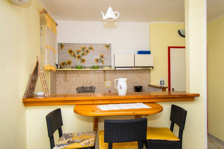 Apartment with yard, BBQ & terrace | Garden view — photo 5