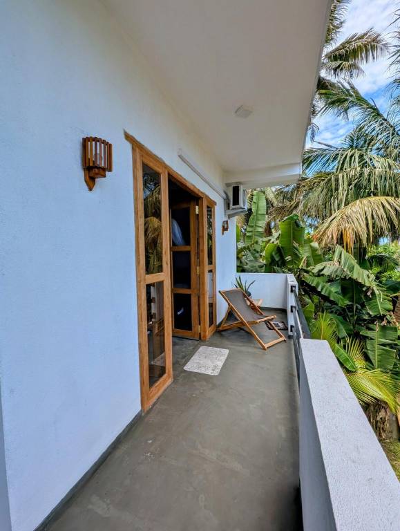 Lush current beach house — photo 5