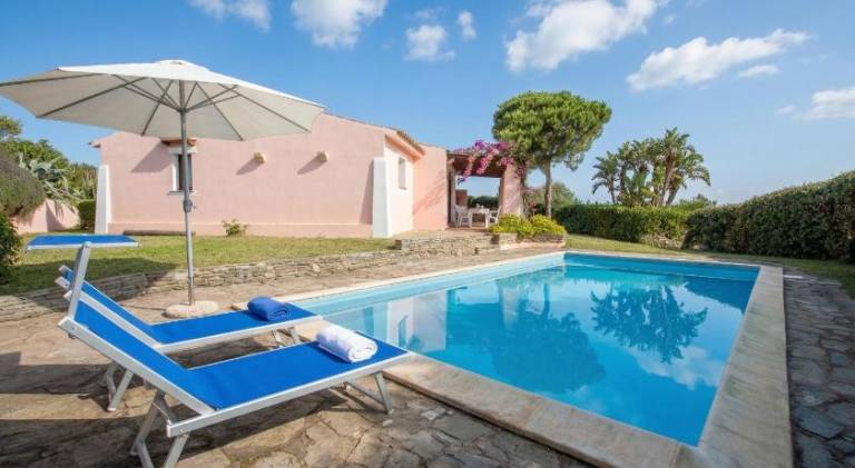 Ample villa with pool | Pets are welcome — photo 3