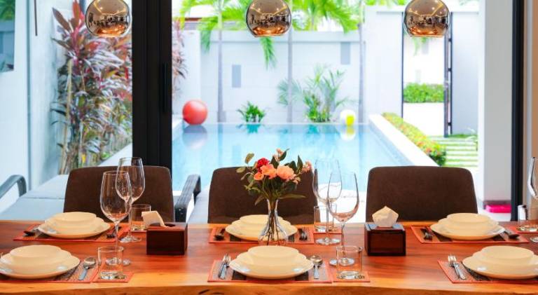 Serenity lux Pool Villa in Jomtien 5BR & 5 Mins to Beach 豪華五臥泳池別墅 5分鐘到達中天海灘 in Chonburi