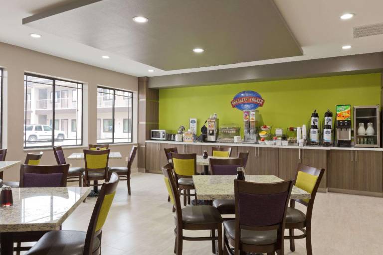 Baymont by Wyndham Bryan College Station — photo 3