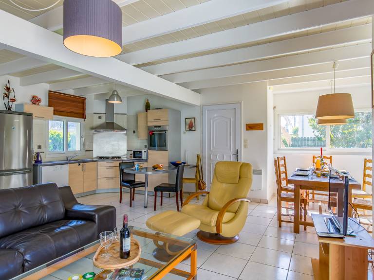 Fully equipped vacation home with garden, patio & barbeque | Beach nearby | Pets allowed — photo 3