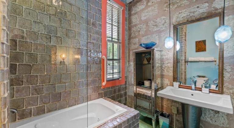 Vacation home | Close to Tower of the Americas | Good for workation — photo 2
