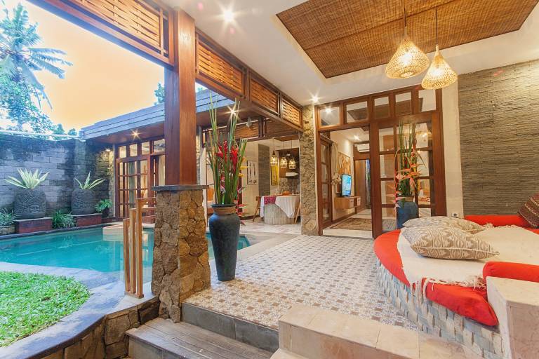 Vacation home with pool & garden — photo 3