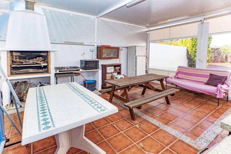 Villa with terrace, BBQ & yard — photo 4