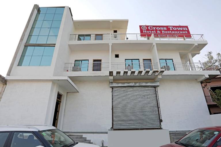 OYO 80445 Cross Town Hotel & Restaurants in Greater Noida