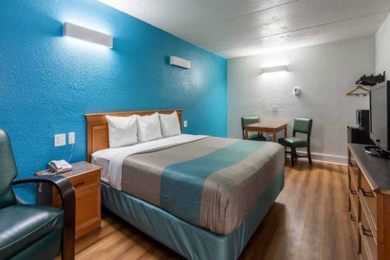 1 King Bed Mobil Access Tub Nsmk Micfridg