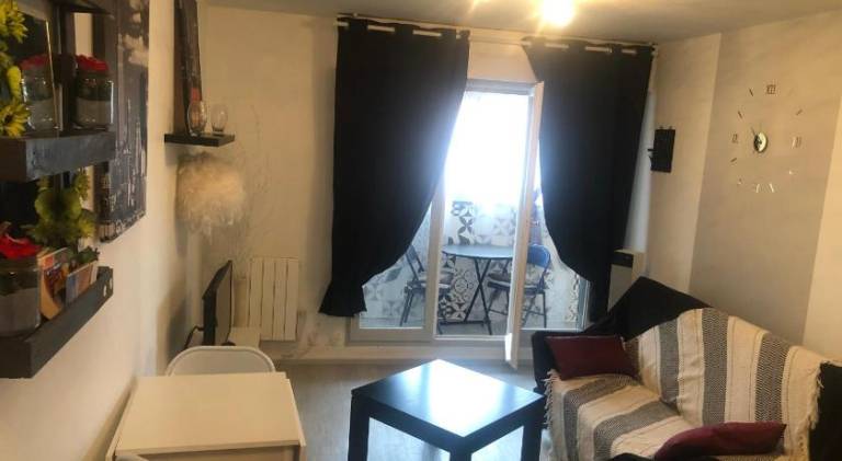 Apartment with 1 room for 4 persons in Caen