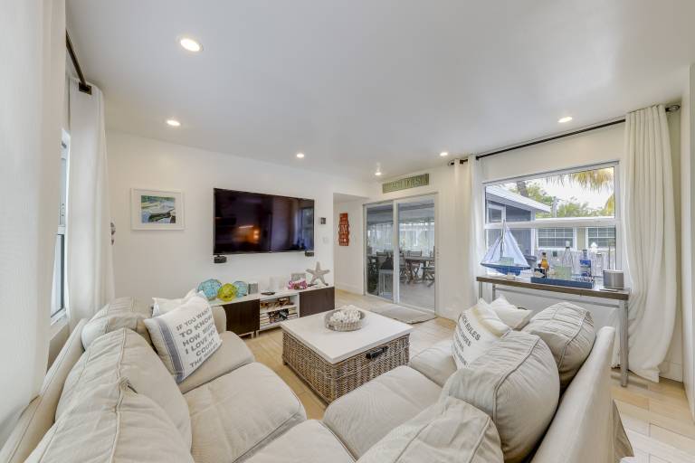Lanai, Pool & Patios: Waterfront Home in Tavernier — photo 5