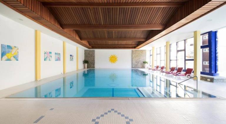 Beautiful holiday apartment with patio, pool & hot tub | Perfect for remote work | Pet-friendly — photo 4