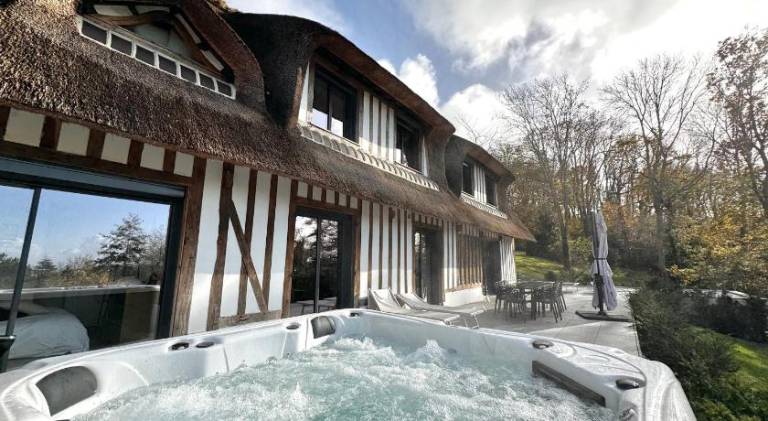 Villa with pool & jacuzzi — photo 2