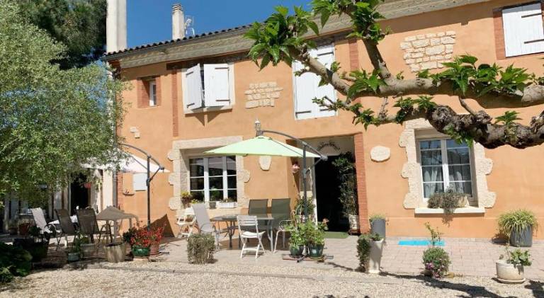 Villa with hot tub in Montauban