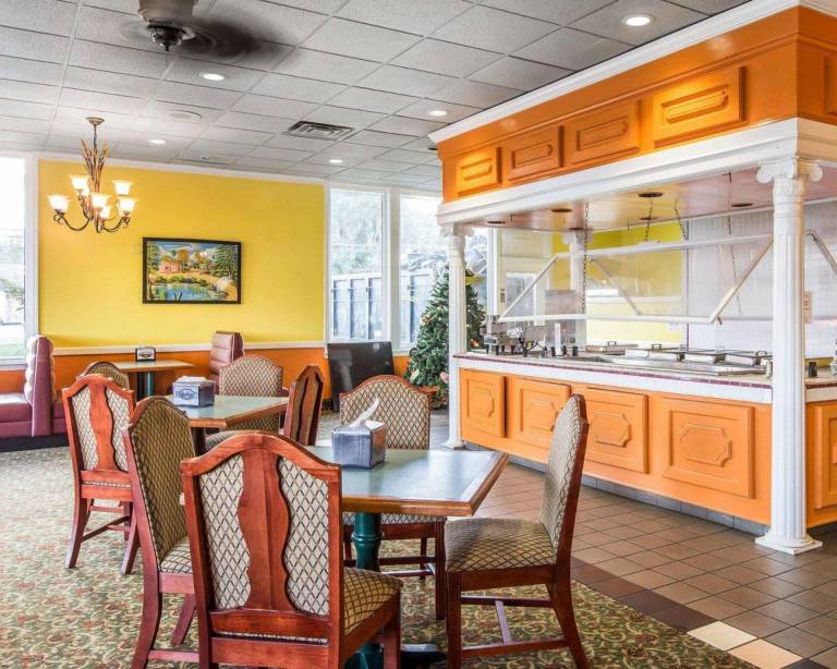 Days Inn by Wyndham Hinesville Near Fort Stewart — photo 4