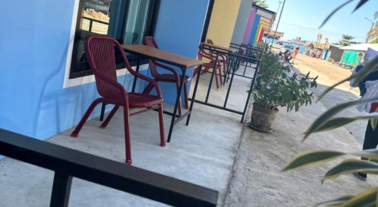 Lonely beach complex titanic hotel in beach shopping street markets ในศูนการค้าติดทะเล — photo 4