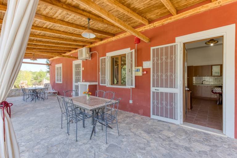 Holiday apartment with patio, yard & grill | Garden view — photo 2
