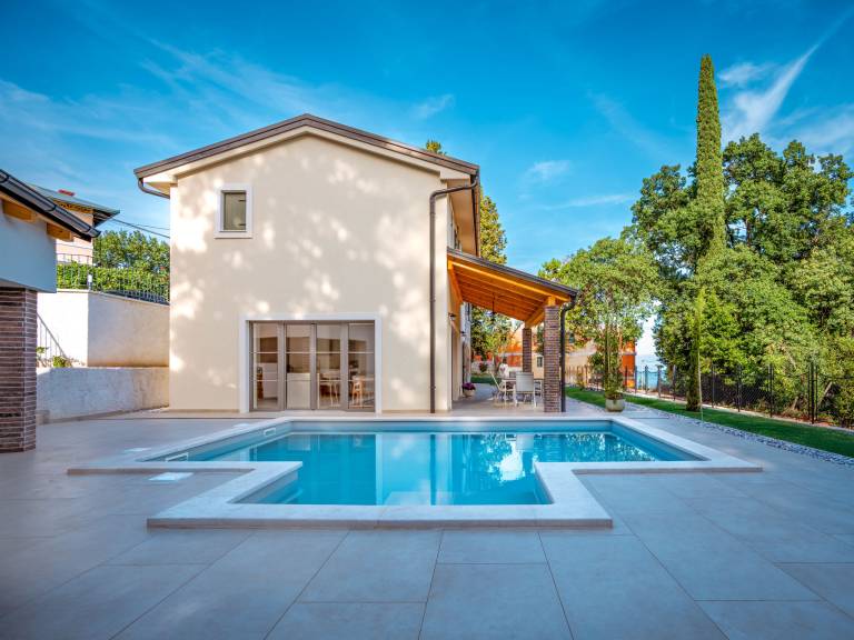 Vacation home with private pool, barbecue & garden | Sea view — photo 2