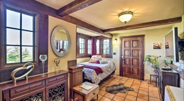Lovely lodge with yard, patio & barbecue | Dogs allowed — photo 2