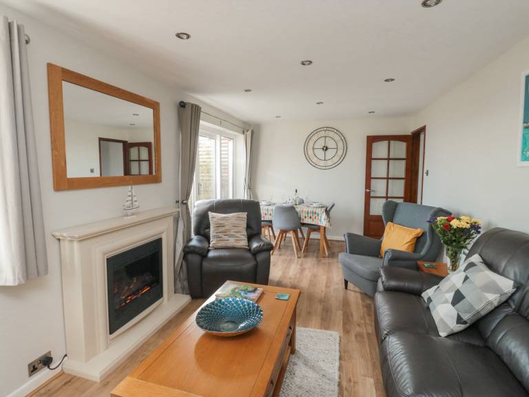 Family-friendly beautiful cottage with yard, terrace & grill | Beach view | Dogs allowed — photo 4