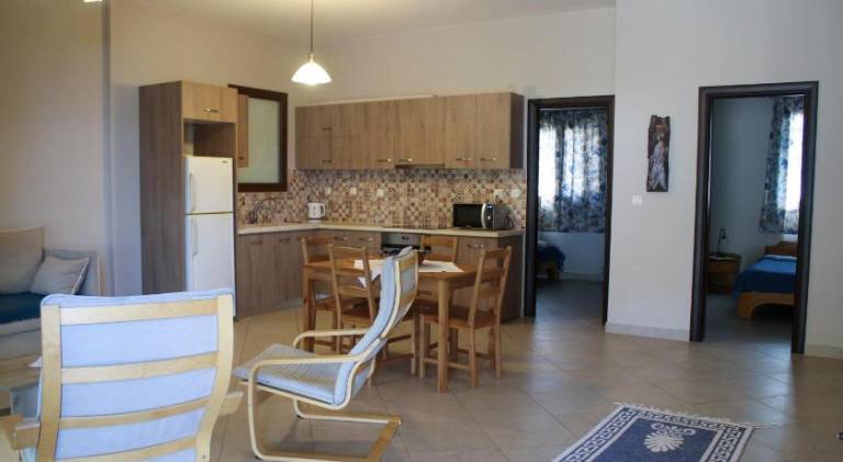 Beautiful serviced apartment with patio & garden | Close to the beach | Pets allowed — photo 5