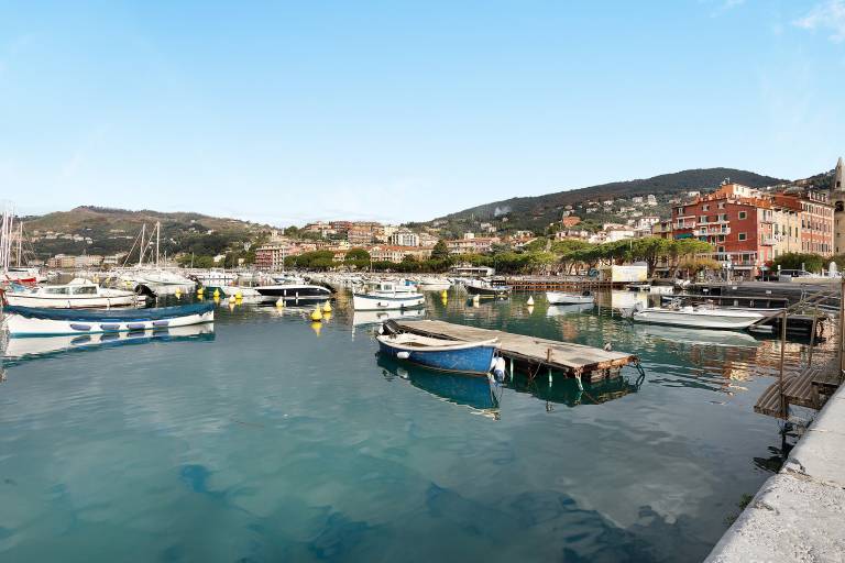 Holiday apartment with patio | City view in Lerici