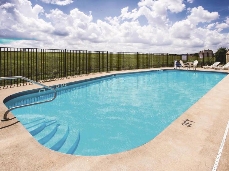 La Quinta Inn & Suites by Wyndham Evansville — photo 5