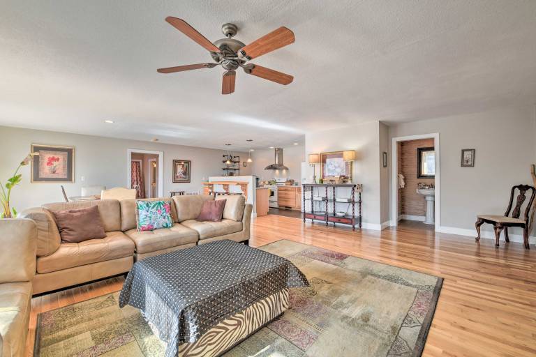 Scenic Pet-Friendly House w/ Private Hot Tub! — photo 3