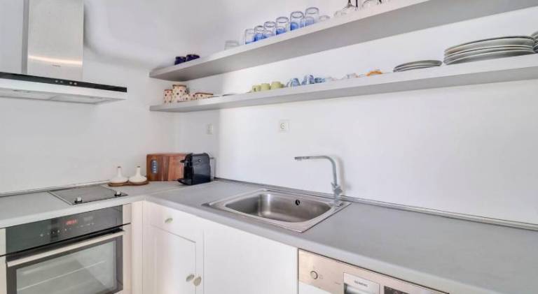 Fully equipped vacation home with pool, yard & terrace | Perfect for remote work | Pets allowed — photo 4