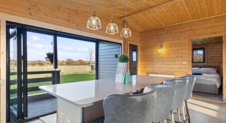 Rental apartment with hot tub in Arundel