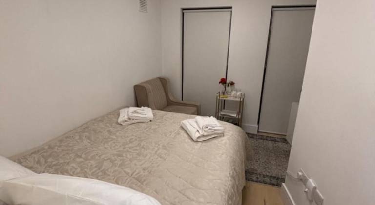 Room to rent in modern house Central location