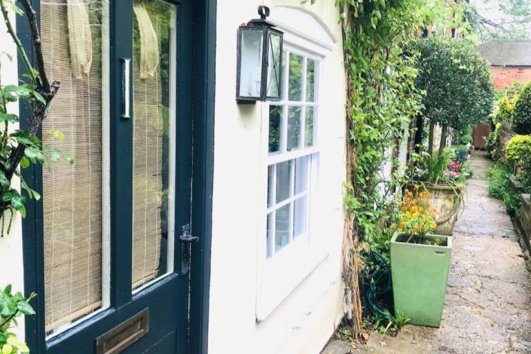 Cottage with garden in Marlborough