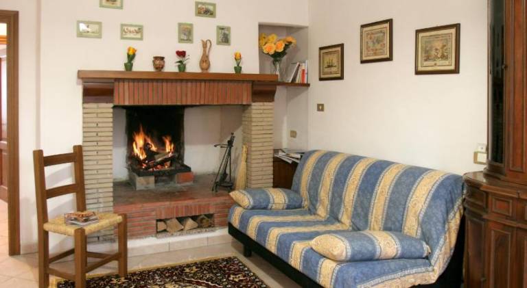 Apartment with pool, barbecue & garden — photo 2