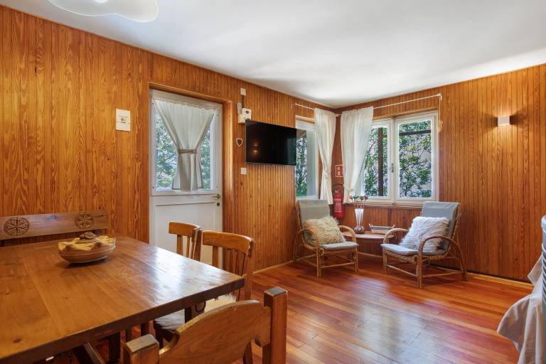 Apartment 'L'abri' with Mountain View, Shared Garden and Wi-Fi — photo 4