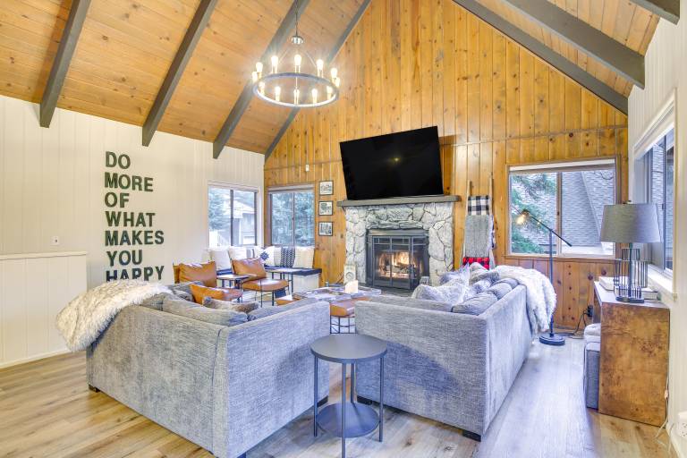 Cozy & Chic Lake Arrowhead Cabin w/ Deck! in Lake Arrowhead, CA