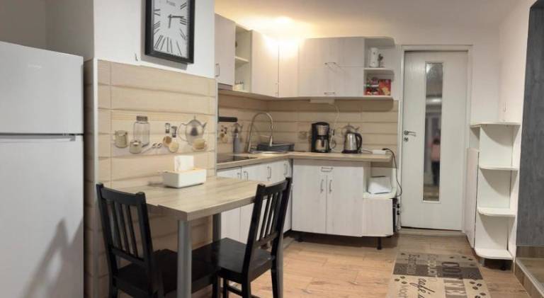 Charming rental apartment with patio | Pet-friendly — photo 3