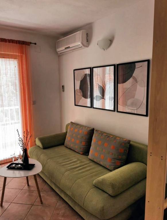 One bedroom apartment near beach Cove Pokrivenik, Hvar (A-18955-a) — photo 2