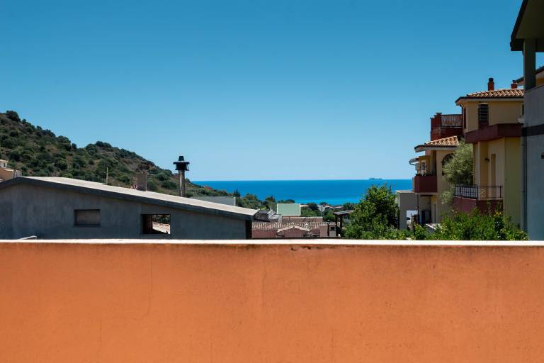 Holiday apartment with terrace | City view — photo 2