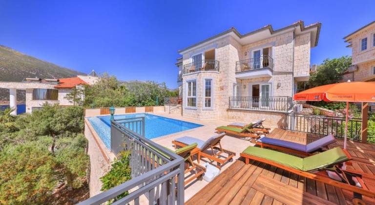 Villa with terrace, private pool & garden — photo 5