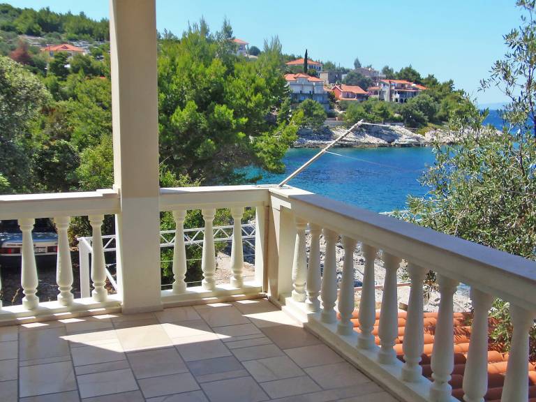 Rental apartment with patio & BBQ | Sea view — photo 5